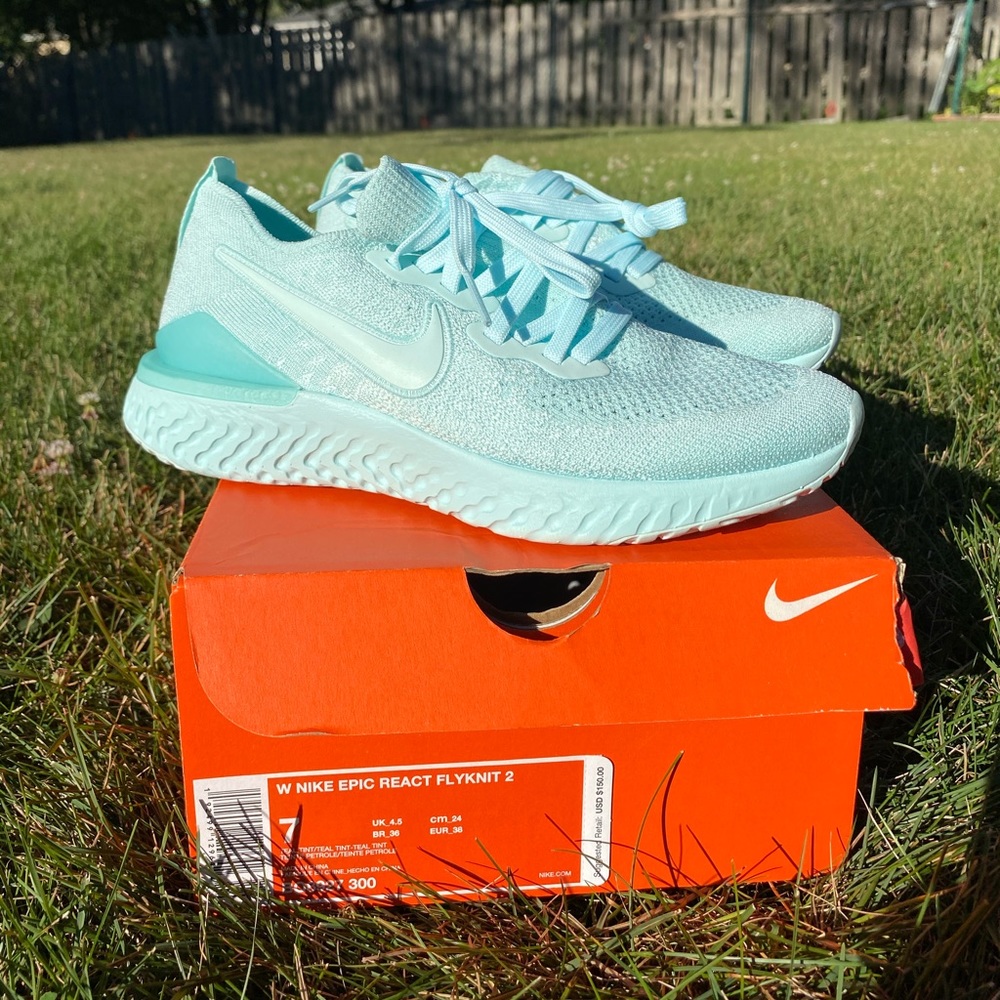 Nike Epic React Flyknit 2 - Size 7 Women’s